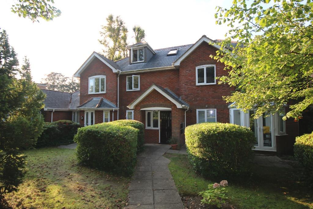 EPSOM ROAD, LEATHERHEAD, KT22 2 bed apartment for sale £289,950