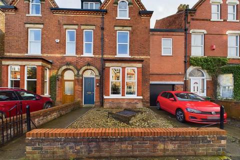 5 bedroom terraced house for sale, St. Johns Avenue, Bridlington