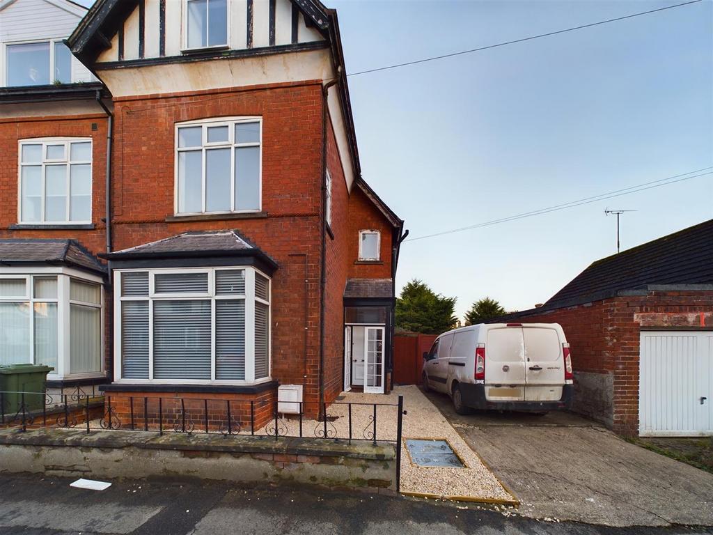 Borough Road, Bridlington 4 bed end of terrace house for sale £195,000