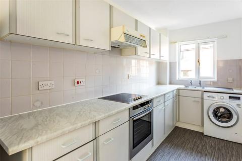 2 bedroom apartment for sale, Bartholomew Court, South Street, Dorking, Surrey, RH4