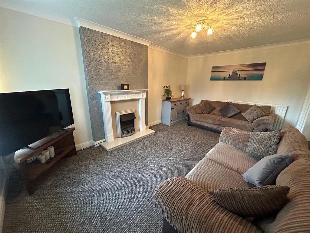 Lounge 1.jpg
