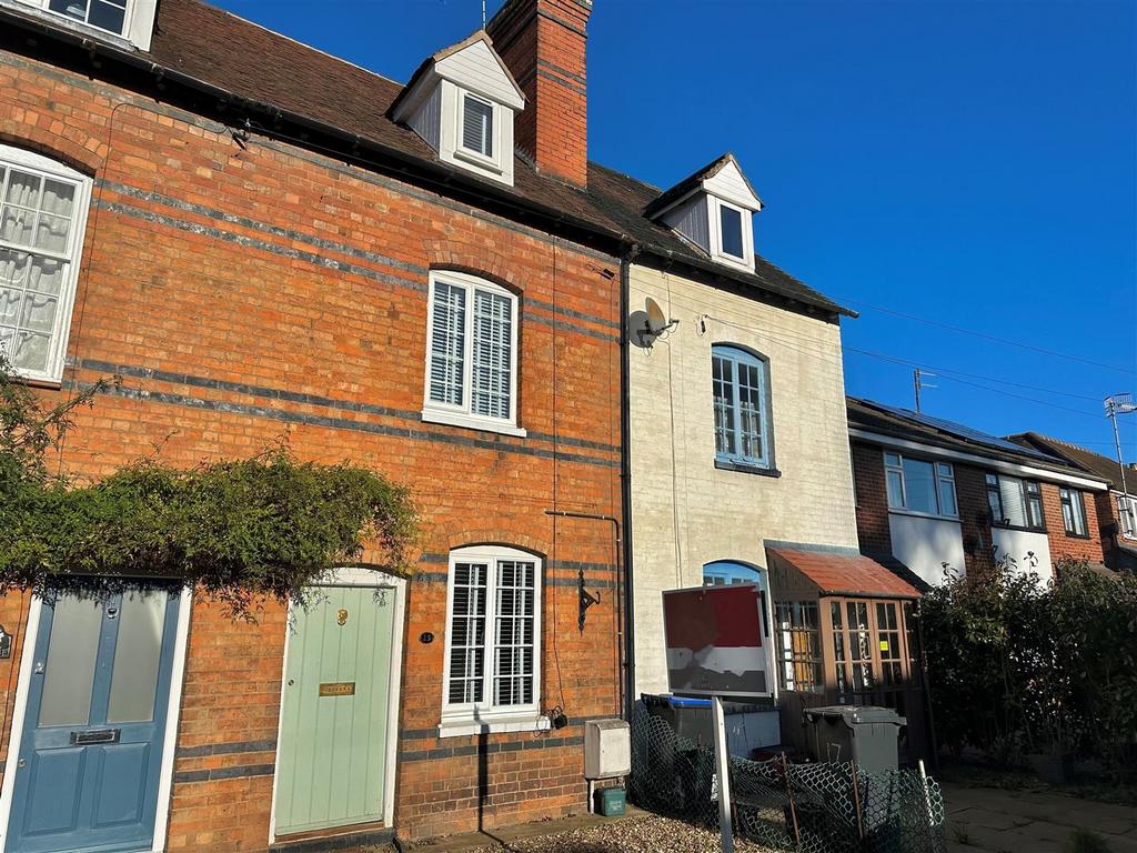 Mill End, Kenilworth CV8 4 bed townhouse £1,500 pcm (£346 pw)