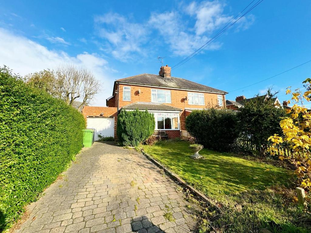 High Road, Middleham, 3 bed semidetached house for sale £90,000