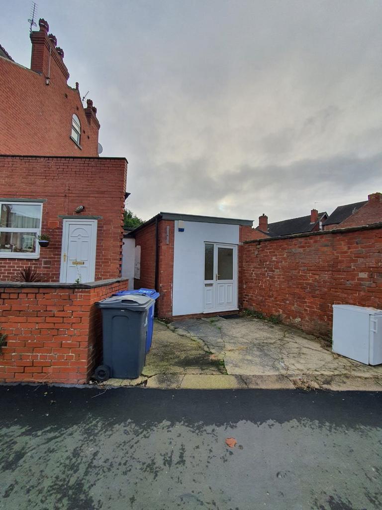 Highfield Road, Doncaster Office to rent £375 pcm (£87 pw)