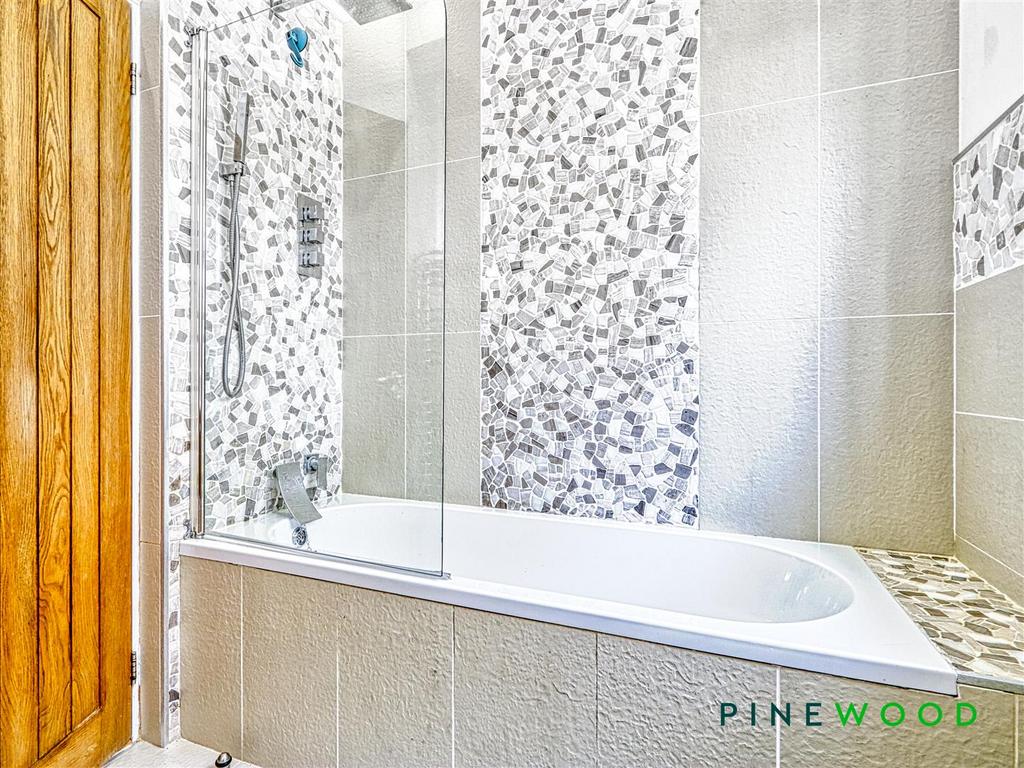 Ground floor family bathroom