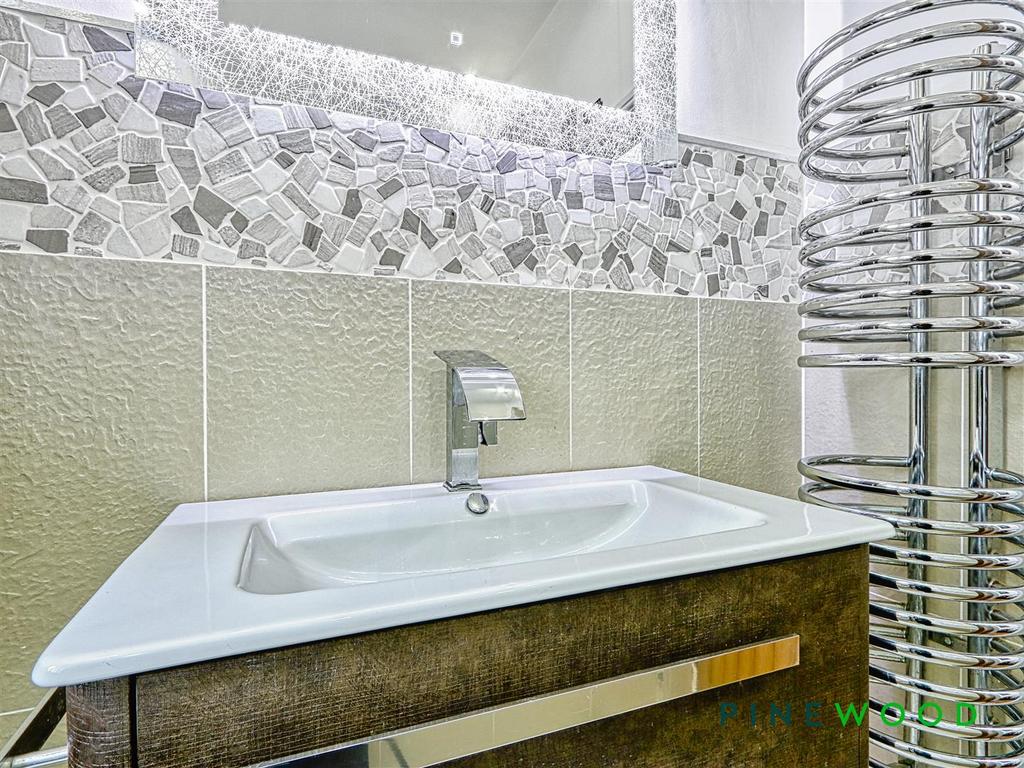 Ground floor family bathroom