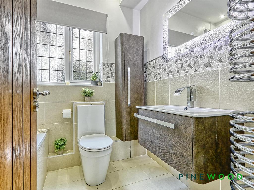 Ground floor family bathroom