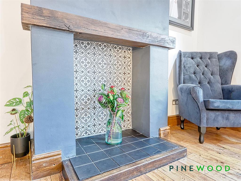 Lounge diner fireplace