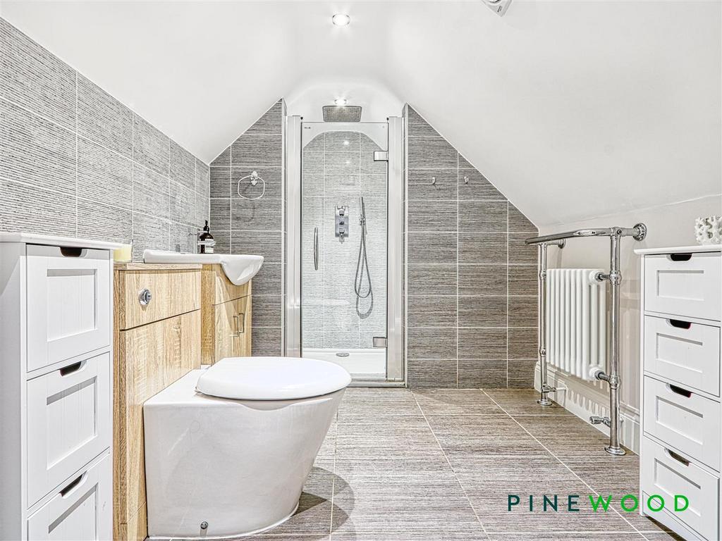 Ensuite to bedroom 6-dressing room