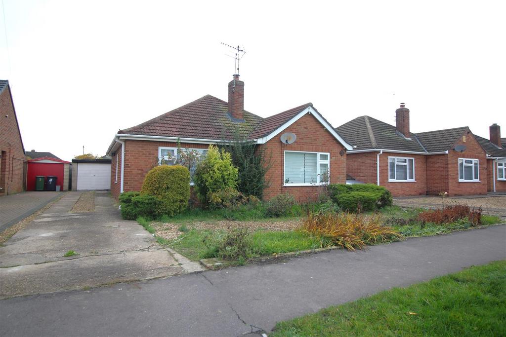 Kingston Drive, Stanground, Peterborough 3 bed detached bungalow for
