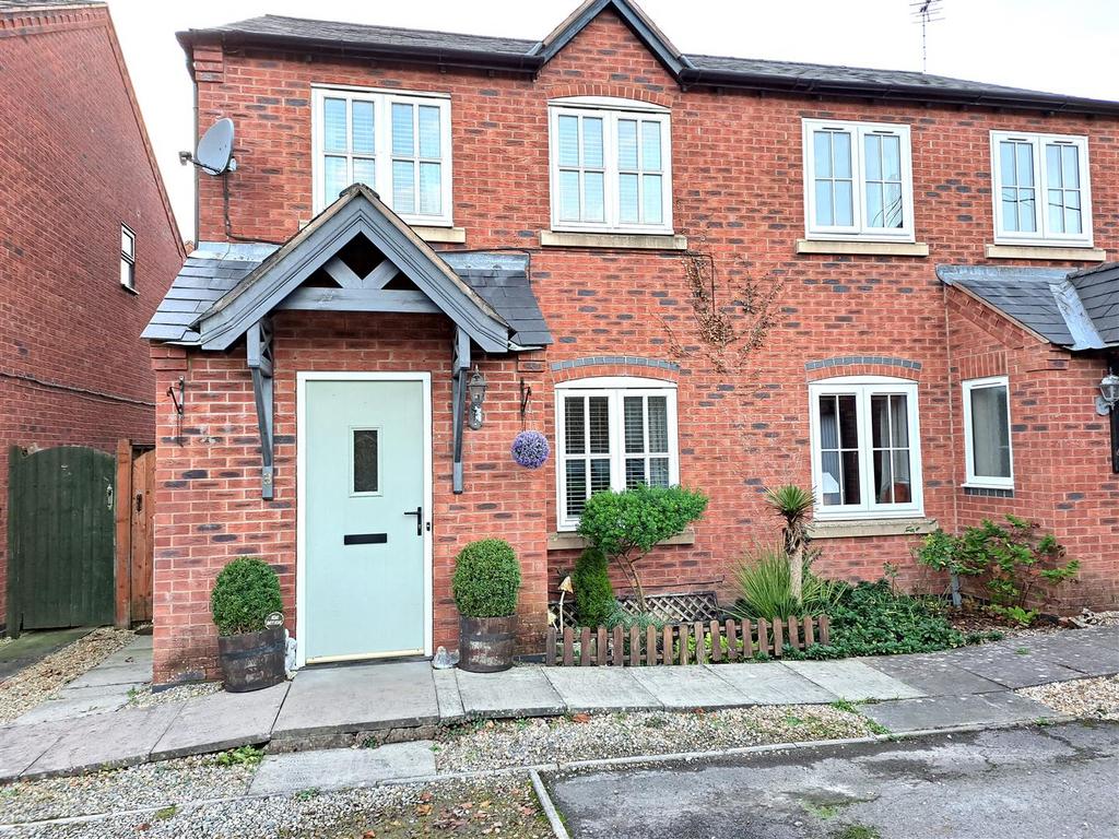 Bramblewood Court, Chirk Bank, LL14 5LJ 3 bed semidetached house £