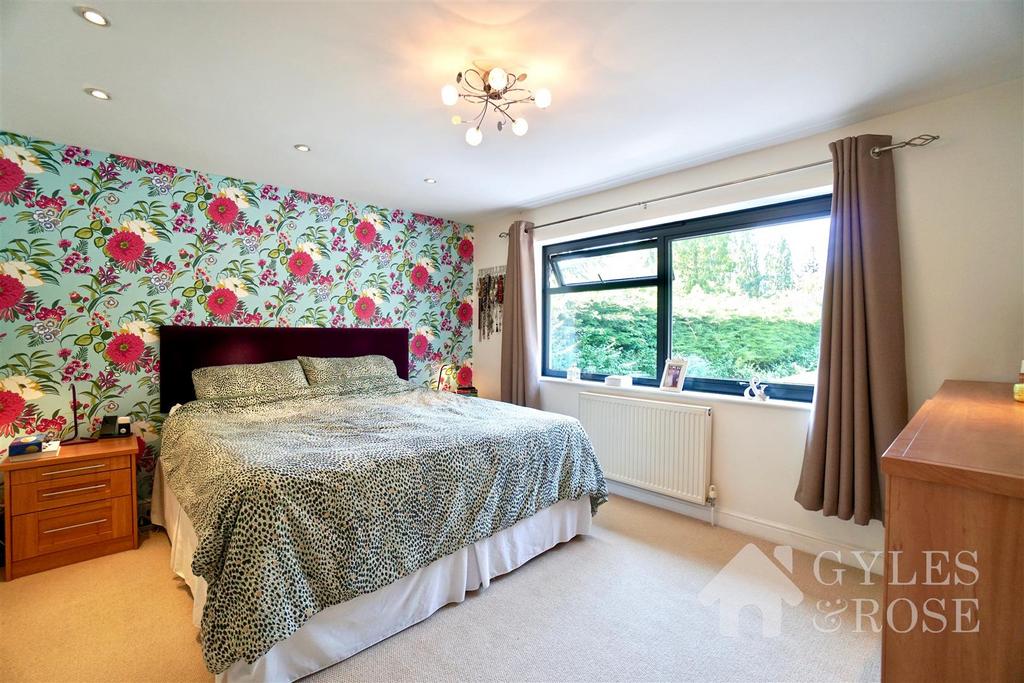 Principal bedroom