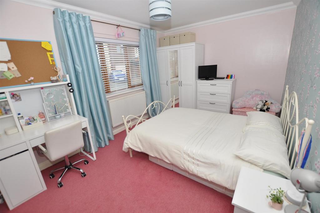 Front bedroom 1