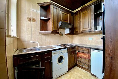 62 Adelphi Road, Huddersfield, HD3 4BB