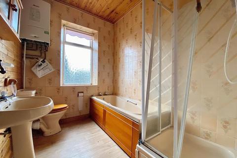 62 Adelphi Road, Huddersfield, HD3 4BB