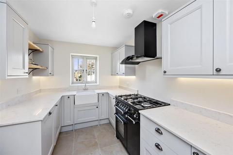 1, Lavender Cottages The Street, East Preston, Littlehampton, BN16 1HT