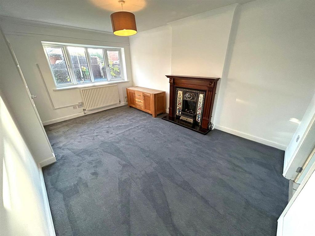 Wetherall Avenue, Yarm 3 bed semidetached house £850 pcm (£196 pw)