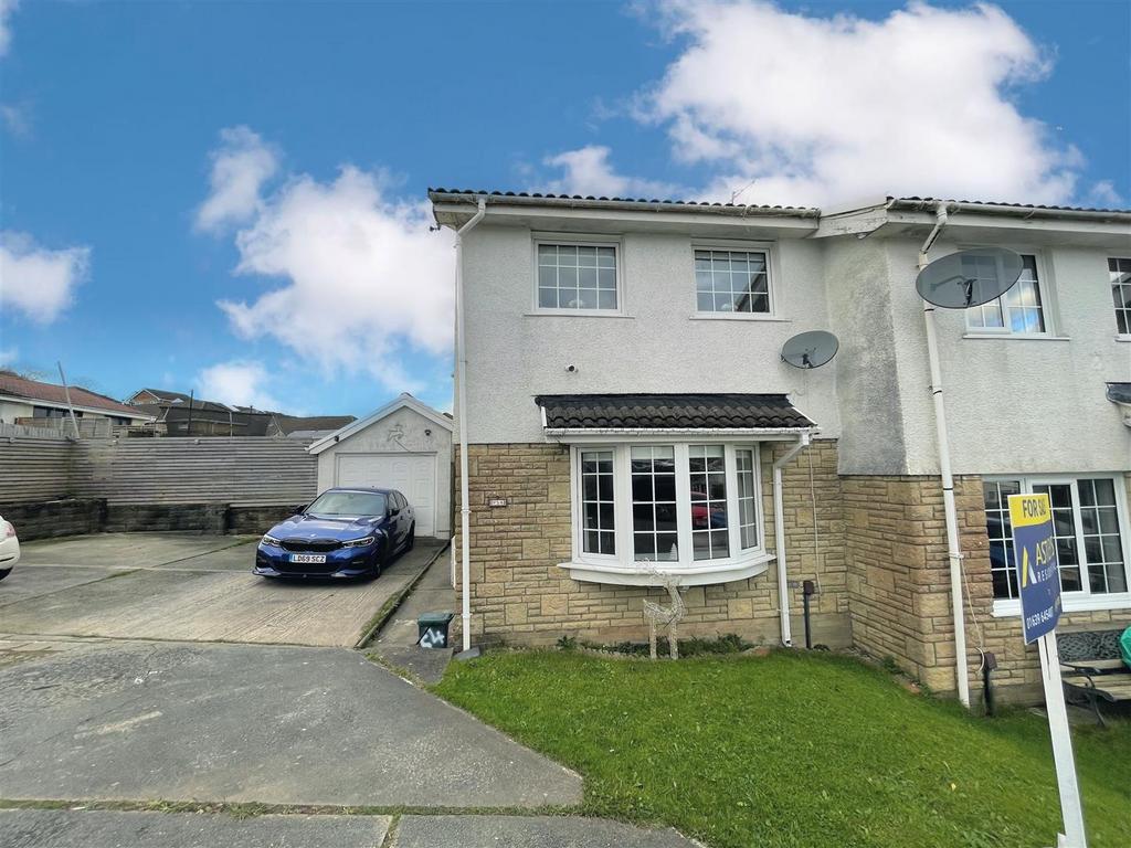 Ridgewood Gardens, Cimla, Neath 2 bed end of terrace house for sale £