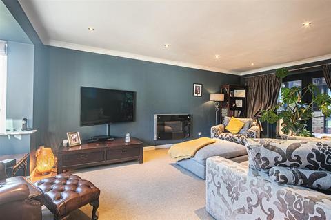 9 Ashfurlong Park, Sheffield, S17 3LD