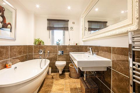 9 Ashfurlong Park, Sheffield, S17 3LD