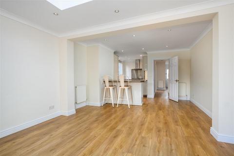 2 bedroom detached house to rent - Weston Road, Thames Ditton