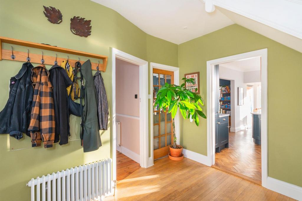 KLAWLAIREPMI04 - Hallway A.jpg