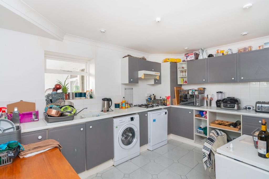 KLAWLAIREPMI04 - Basement Kitchen B.jpg