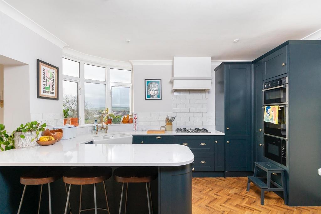 KLAWLAIREPMI04 - Kitchen E.jpg