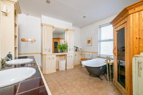 6 Mendip Road, Bristol, BS3 4NY