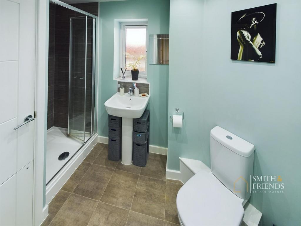 En suite shower room/w.c.