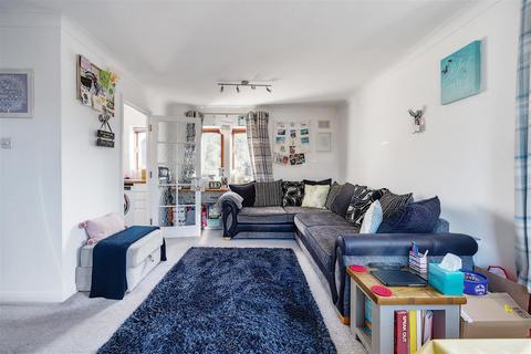 1 bedroom apartment for sale, Station Approach, East Horsley, Surrey