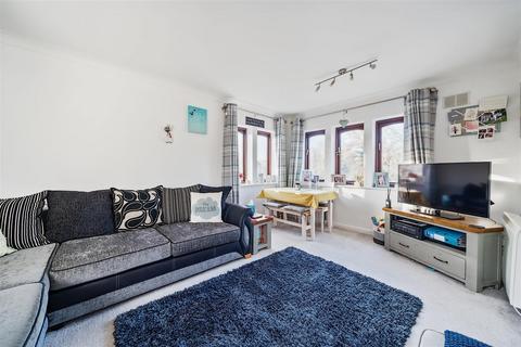 1 bedroom apartment for sale, Station Approach, East Horsley, Surrey