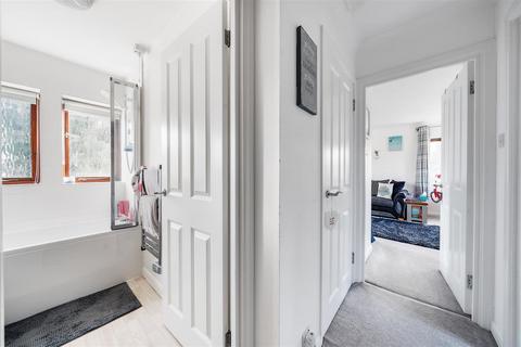 7 Linden Place, East Horsley, Leatherhead, KT24 6QB