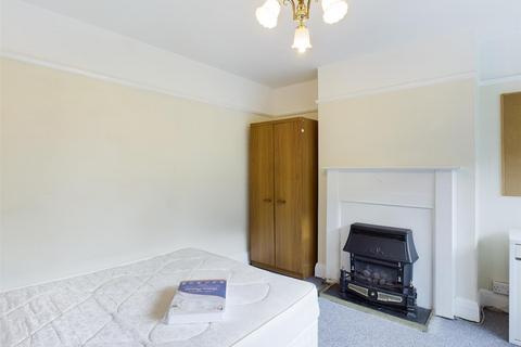 5 bedroom semi-detached house to rent - Bevendean Crescent, Brighton