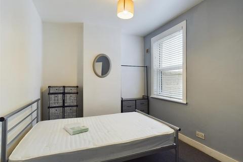 2 bedroom flat to rent - Bear Road