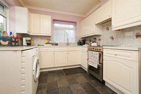 2 Barham Close, Hastings, TN34 2PA