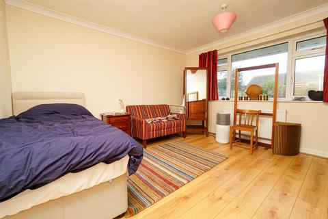 2 Barham Close, Hastings, TN34 2PA