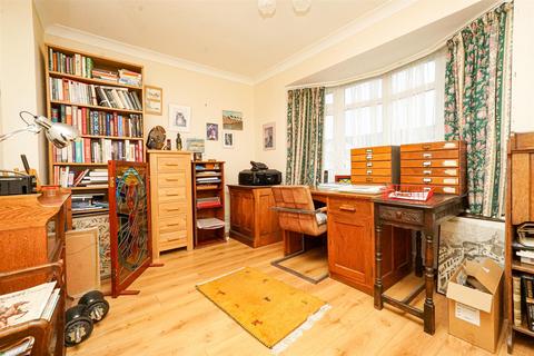 2 Barham Close, Hastings, TN34 2PA