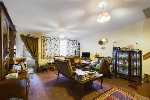 8 Kittiwake Close, South Croydon, CR2 8SQ