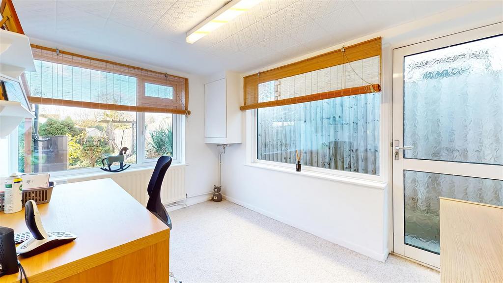 Mercers Drive, Bradville, Milton Keynes 3 bed semidetached house for