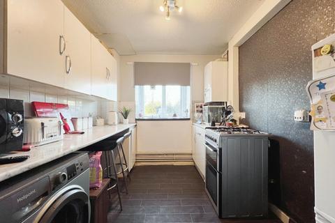 2 bedroom flat for sale, Reeves Court, Canterbury Gardens, Salford, M5