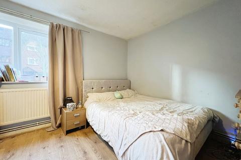 2 bedroom flat for sale, Reeves Court, Canterbury Gardens, Salford, M5