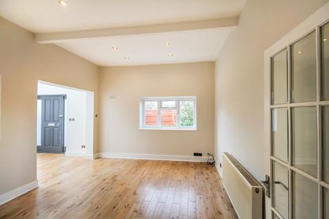 2 bedroom flat to rent, Park Road, Barnet, EN5