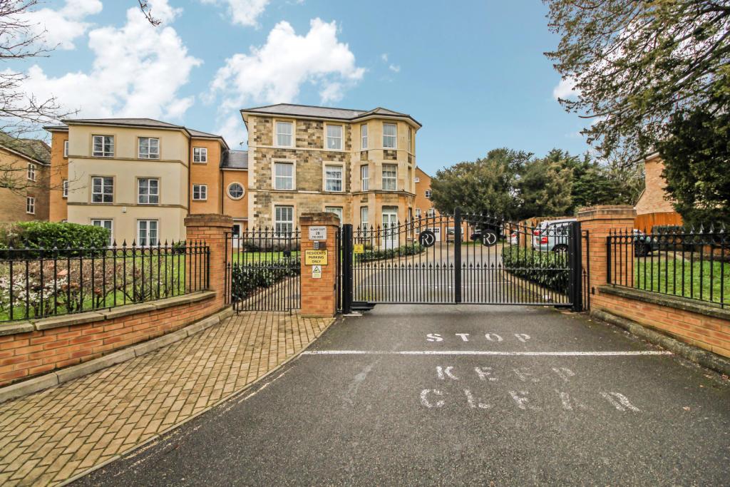 Luxurious two bedroom flat in gated development