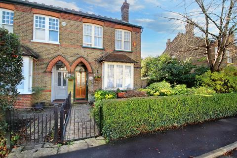 4 bedroom semi-detached house for sale, Chiltern View Road, Uxbridge, Greater London