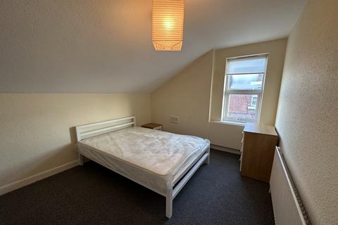 2 bedroom apartment to rent - Laburnum Grove, NG9 1QN