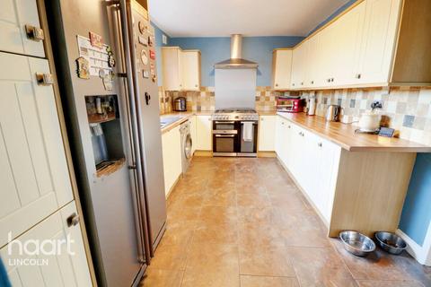 4 bedroom semi-detached house for sale, Queensway, Saxilby