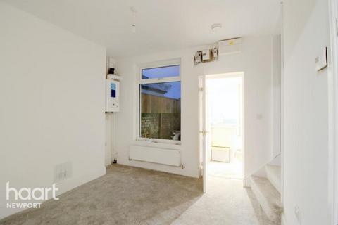 2 bedroom terraced house to rent, High Cross Road, Newport