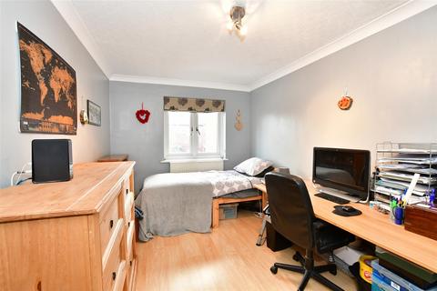 33 Kingsley Road, Loughton, IG10 3TU