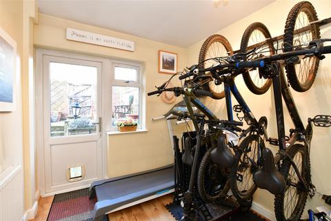 33 Kingsley Road, Loughton, IG10 3TU